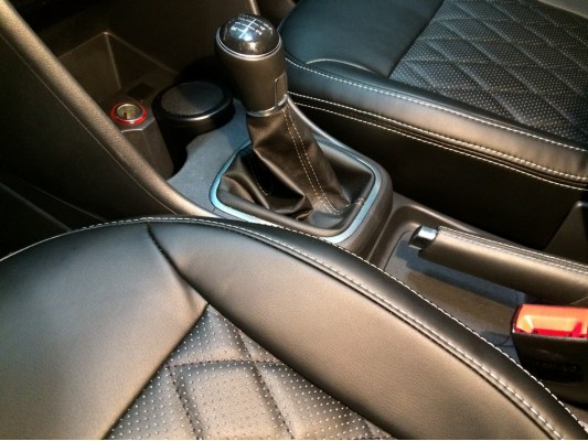 Перетяжка рычага и чехла КПП